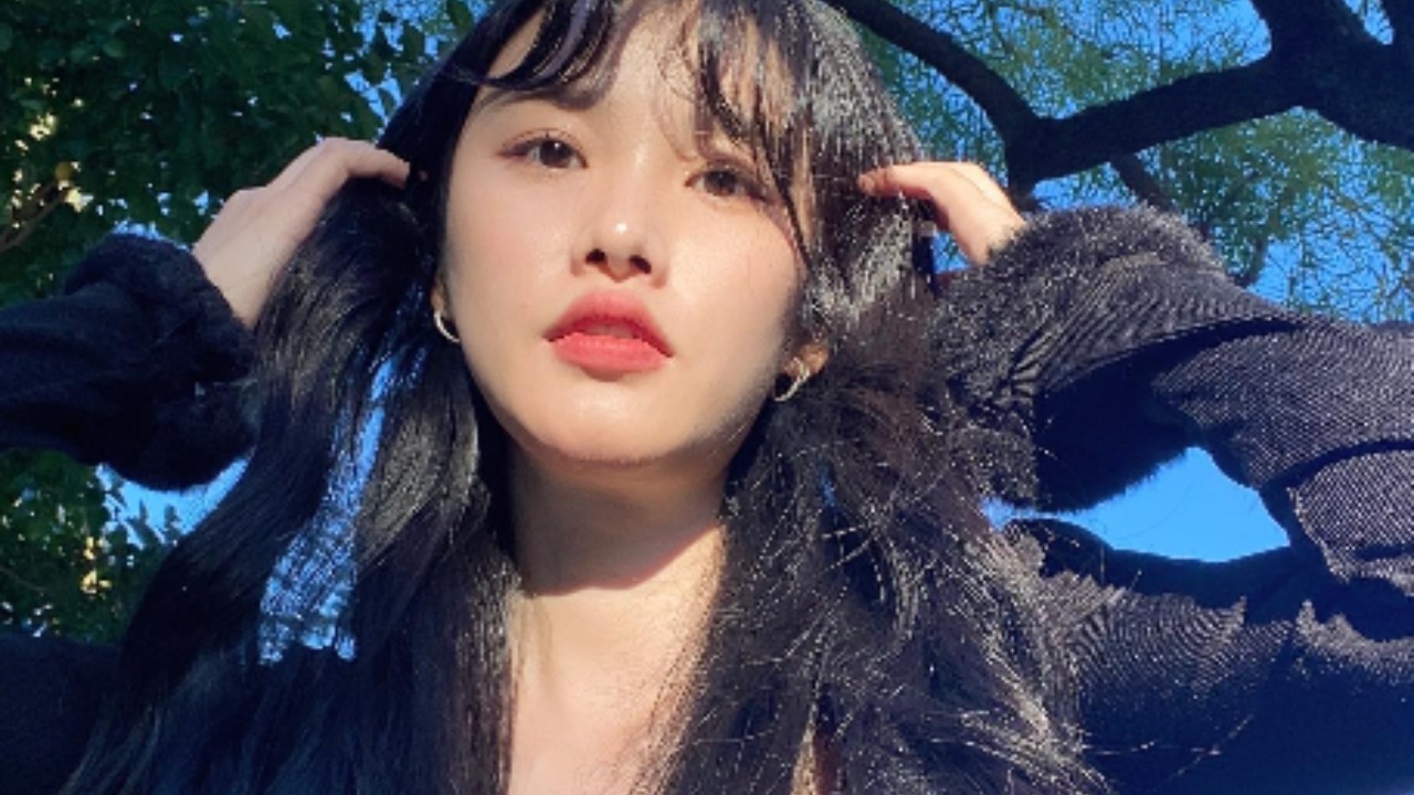 K beauty makeup trends featuring dewy butter skin, glossy lips, soft blush, and fluttery lashes in a Korean-inspired editorial beauty look